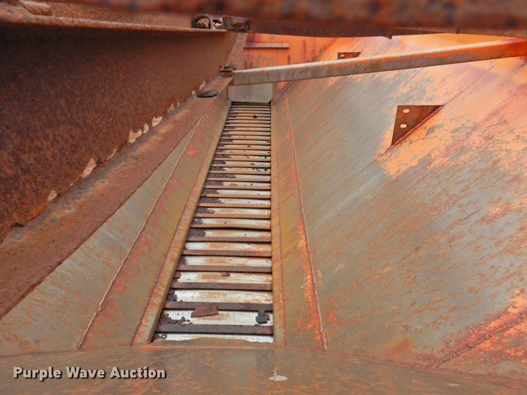 image for item DP4724 2006 International 7600  hook lift truck