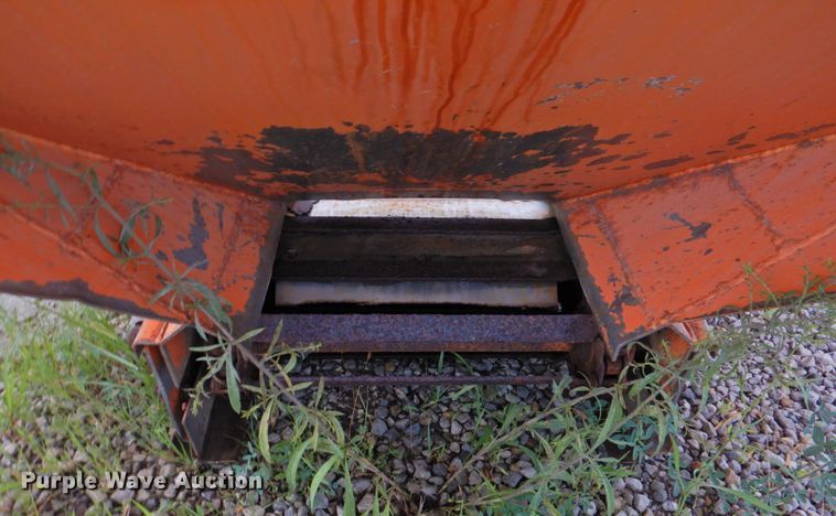 image for item DP4724 2006 International 7600  hook lift truck