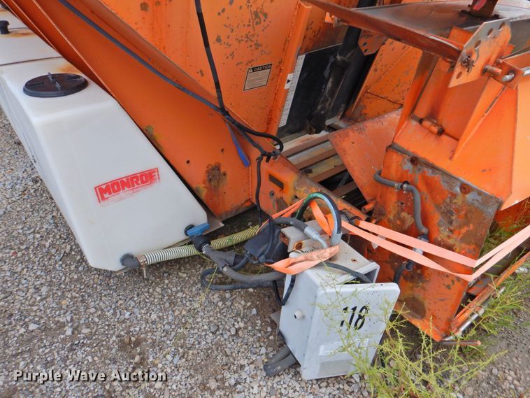 image for item DP4724 2006 International 7600  hook lift truck