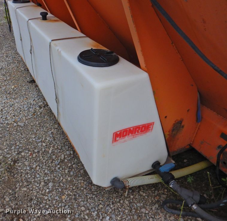 image for item DP4724 2006 International 7600  hook lift truck