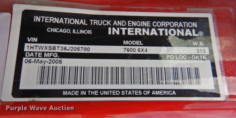 image for item DP4724 2006 International 7600  hook lift truck