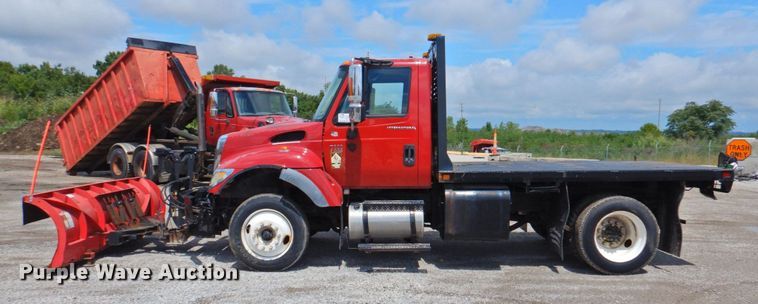 image for item DP4726 2005 International 7300  dump flatbed truck