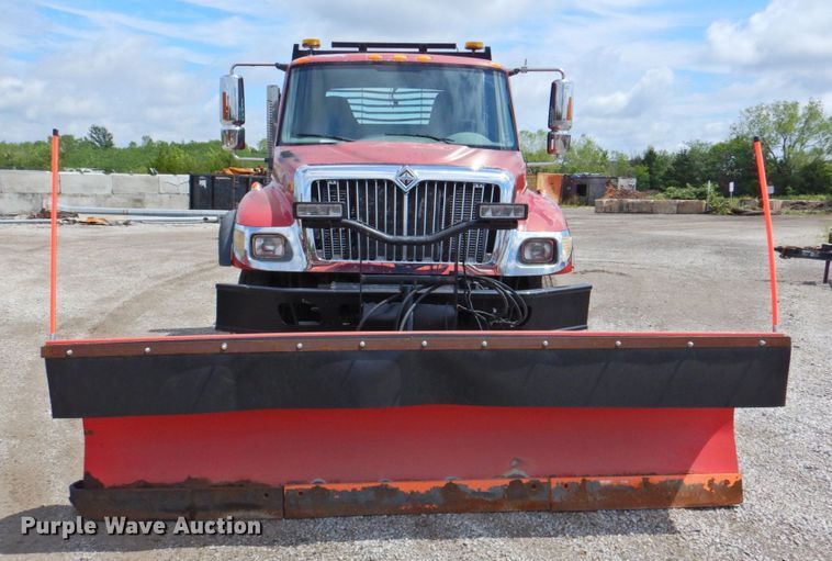 image for item DP4726 2005 International 7300  dump flatbed truck