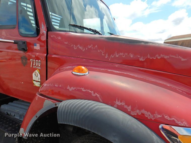 image for item DP4726 2005 International 7300  dump flatbed truck