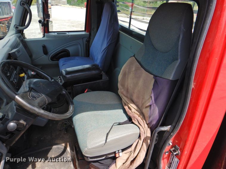 image for item DP4726 2005 International 7300  dump flatbed truck