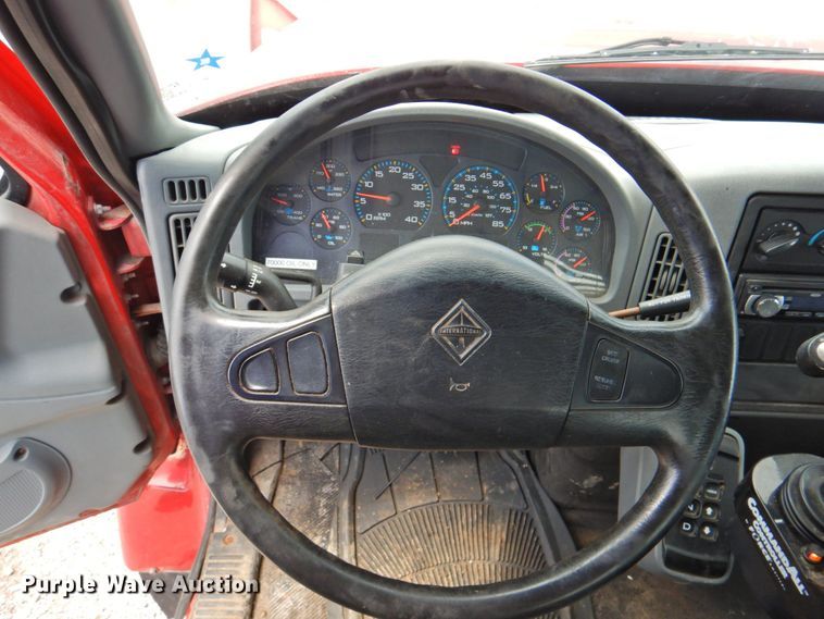 image for item DP4726 2005 International 7300  dump flatbed truck