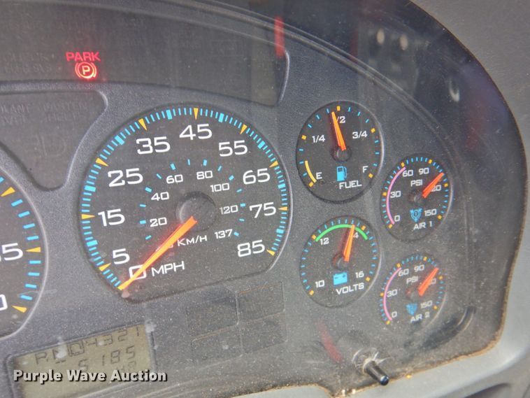 image for item DP4726 2005 International 7300  dump flatbed truck