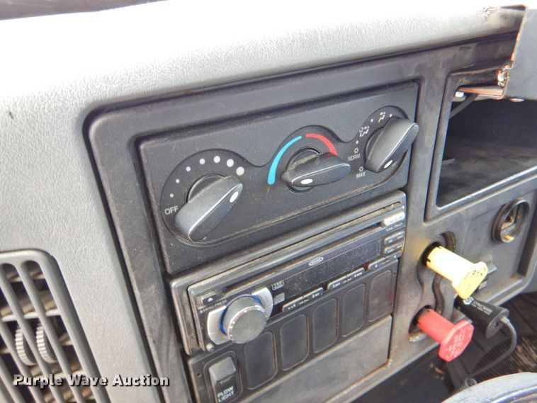 image for item DP4726 2005 International 7300  dump flatbed truck