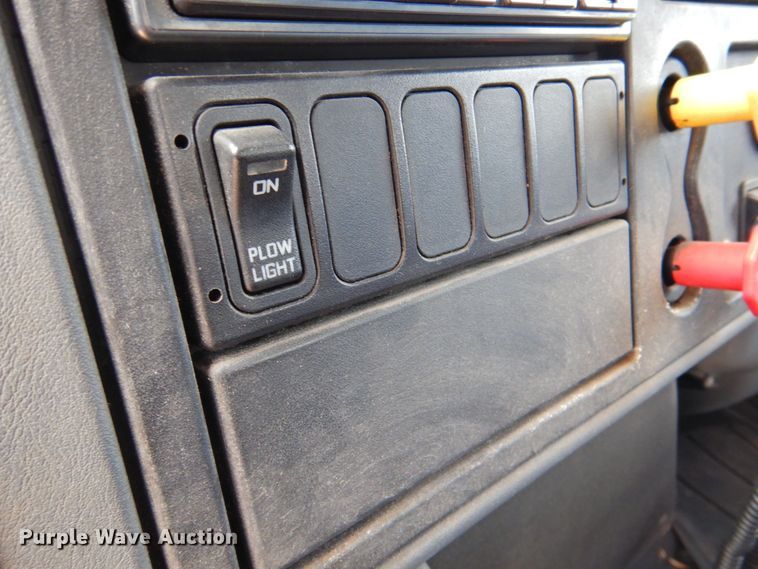 image for item DP4726 2005 International 7300  dump flatbed truck