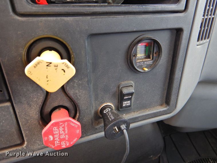 image for item DP4726 2005 International 7300  dump flatbed truck