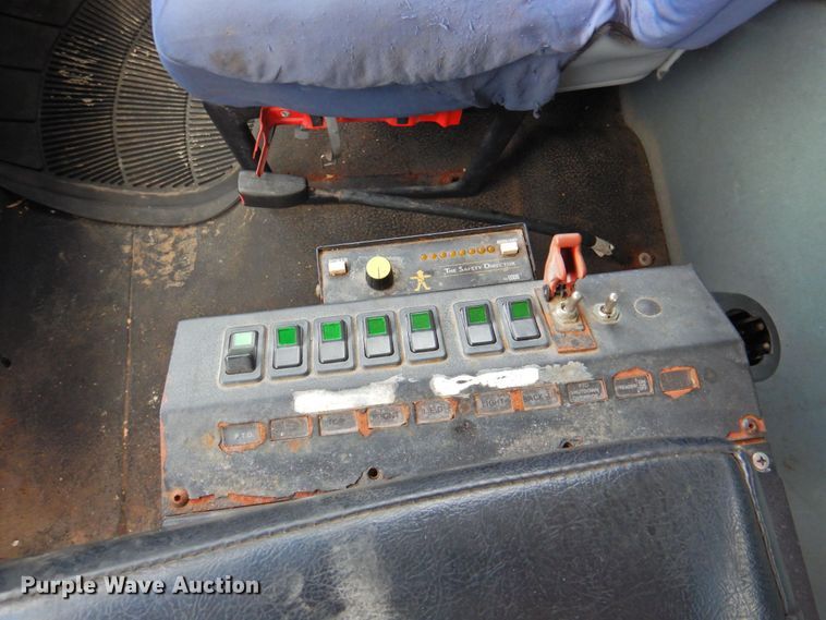 image for item DP4726 2005 International 7300  dump flatbed truck