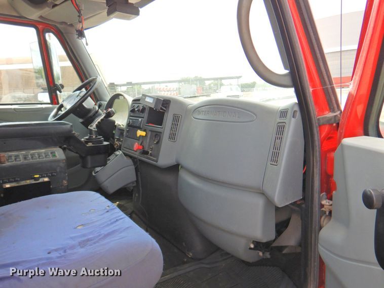 image for item DP4726 2005 International 7300  dump flatbed truck