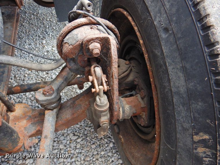 image for item DP4726 2005 International 7300  dump flatbed truck