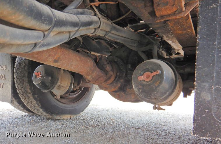 image for item DP4726 2005 International 7300  dump flatbed truck