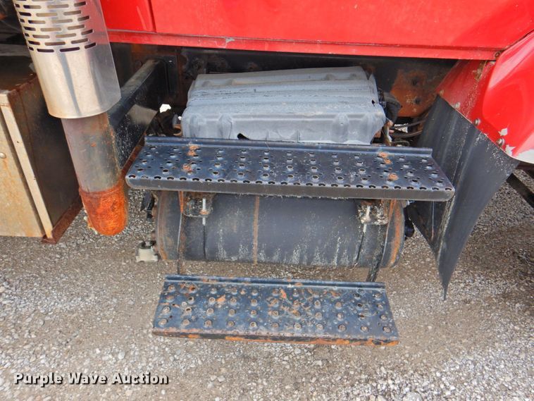 image for item DP4726 2005 International 7300  dump flatbed truck