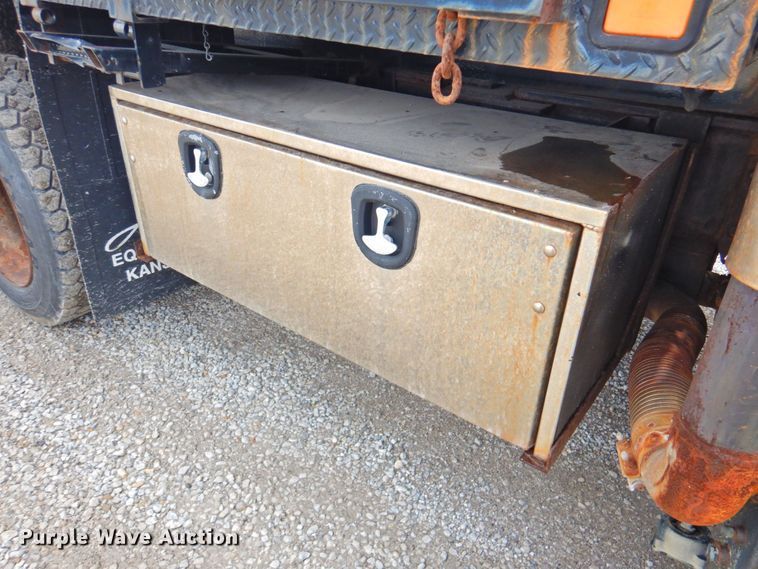 image for item DP4726 2005 International 7300  dump flatbed truck