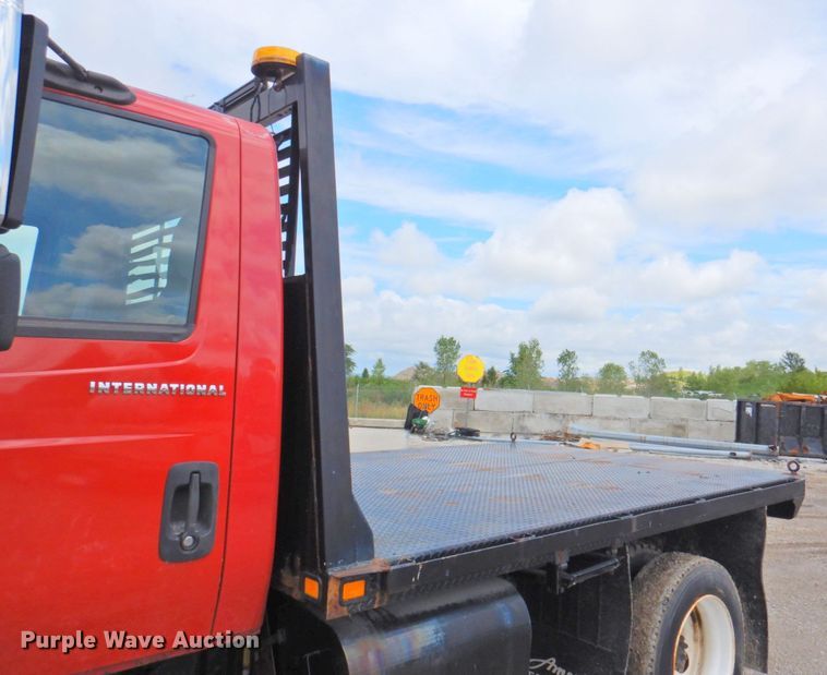 image for item DP4726 2005 International 7300  dump flatbed truck