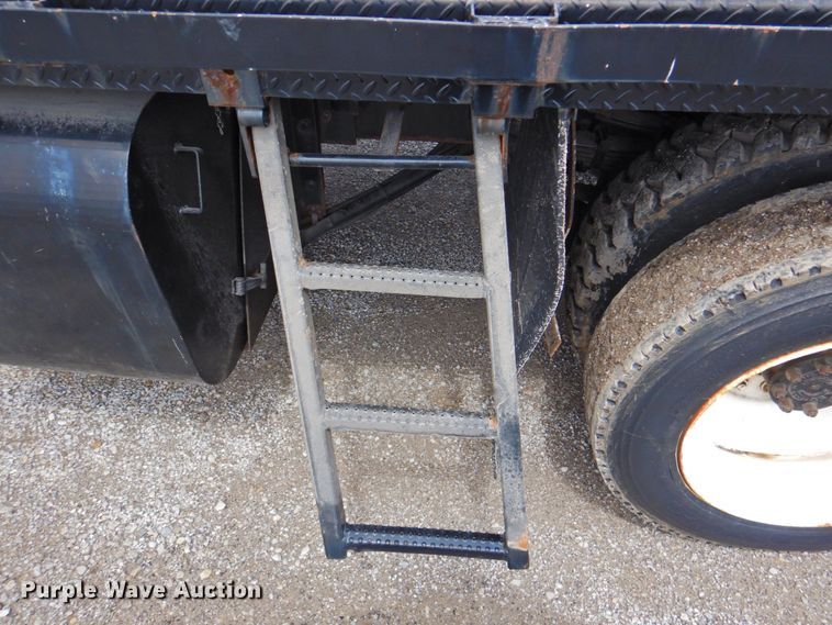 image for item DP4726 2005 International 7300  dump flatbed truck