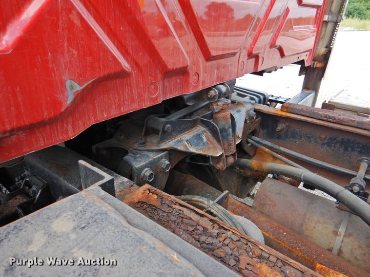 image for item DP4726 2005 International 7300  dump flatbed truck