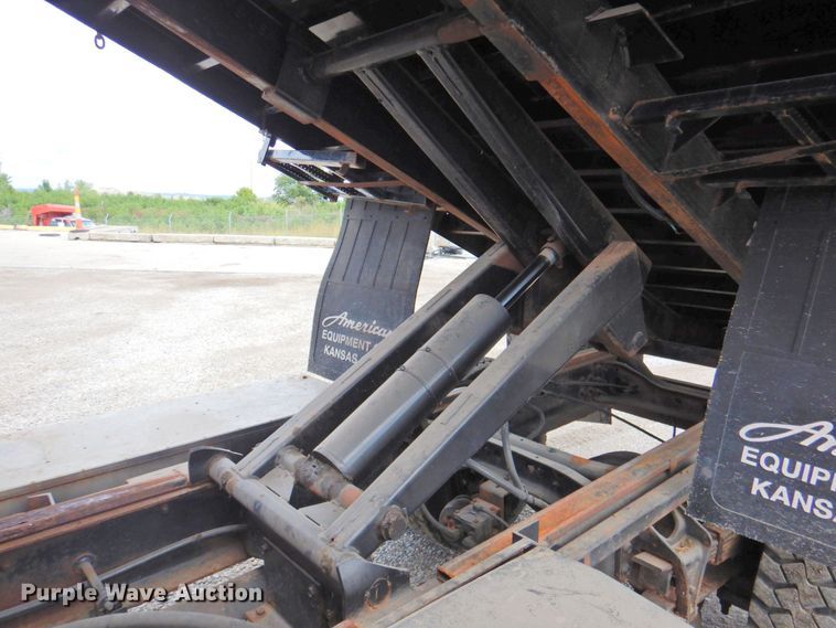 image for item DP4726 2005 International 7300  dump flatbed truck