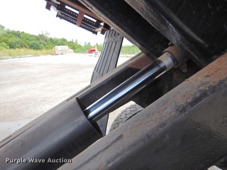 image for item DP4726 2005 International 7300  dump flatbed truck