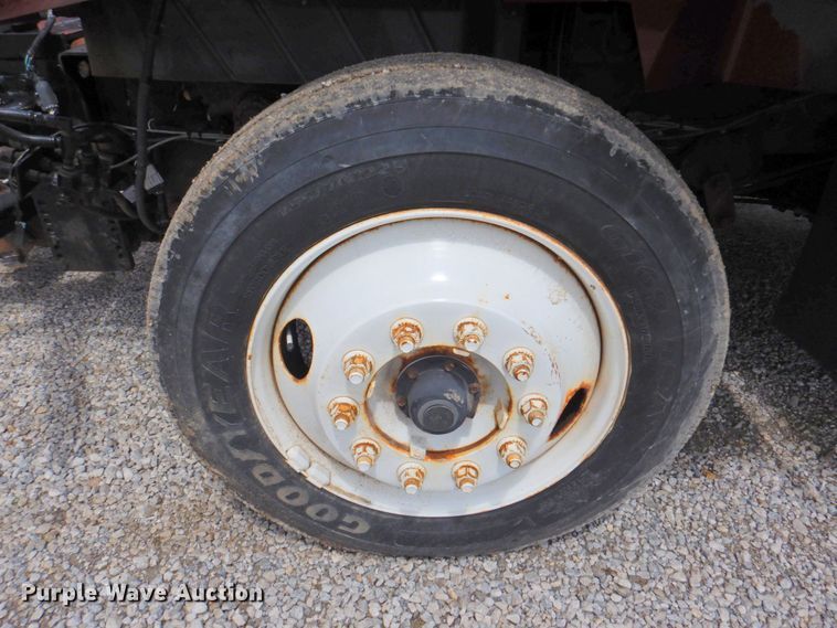 image for item DP4726 2005 International 7300  dump flatbed truck