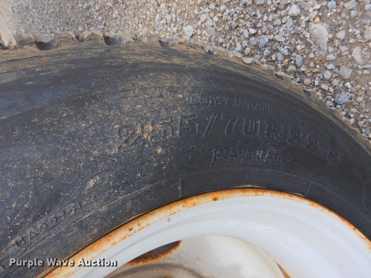 image for item DP4726 2005 International 7300  dump flatbed truck