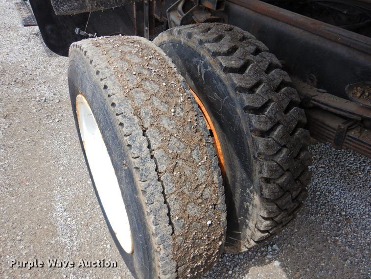 image for item DP4726 2005 International 7300  dump flatbed truck