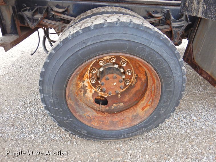 image for item DP4726 2005 International 7300  dump flatbed truck