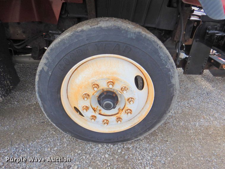 image for item DP4726 2005 International 7300  dump flatbed truck