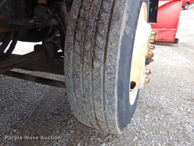 image for item DP4726 2005 International 7300  dump flatbed truck