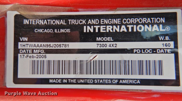 image for item DP4726 2005 International 7300  dump flatbed truck