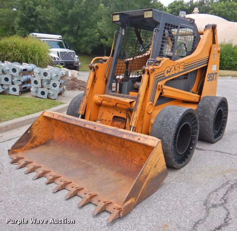 image for item DP4765 1999 Case 95XT  skid steer loader