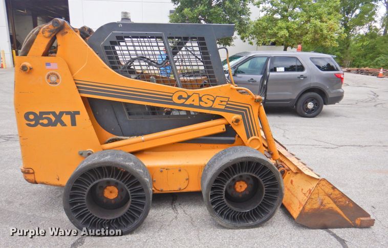 image for item DP4765 1999 Case 95XT  skid steer loader