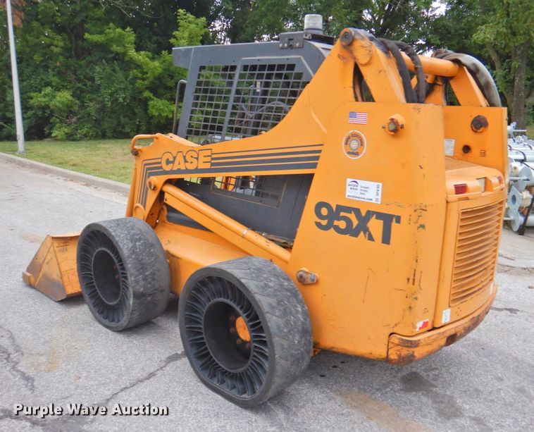 image for item DP4765 1999 Case 95XT  skid steer loader