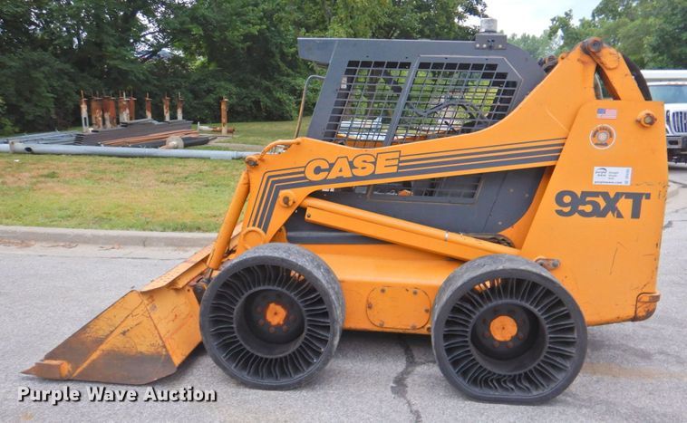 image for item DP4765 1999 Case 95XT  skid steer loader