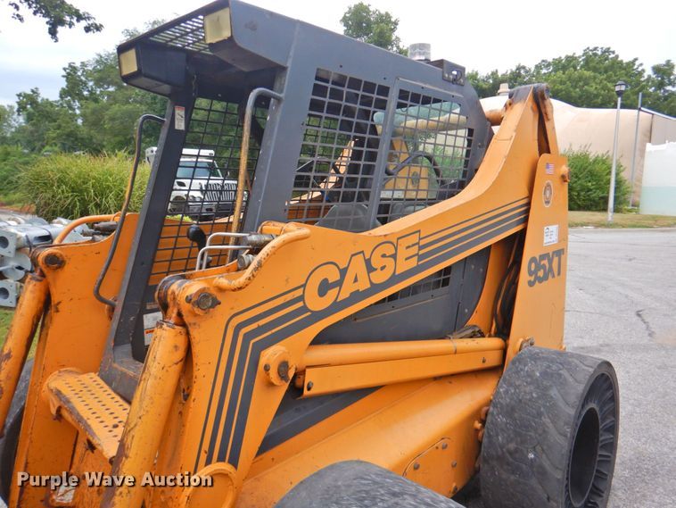 image for item DP4765 1999 Case 95XT  skid steer loader