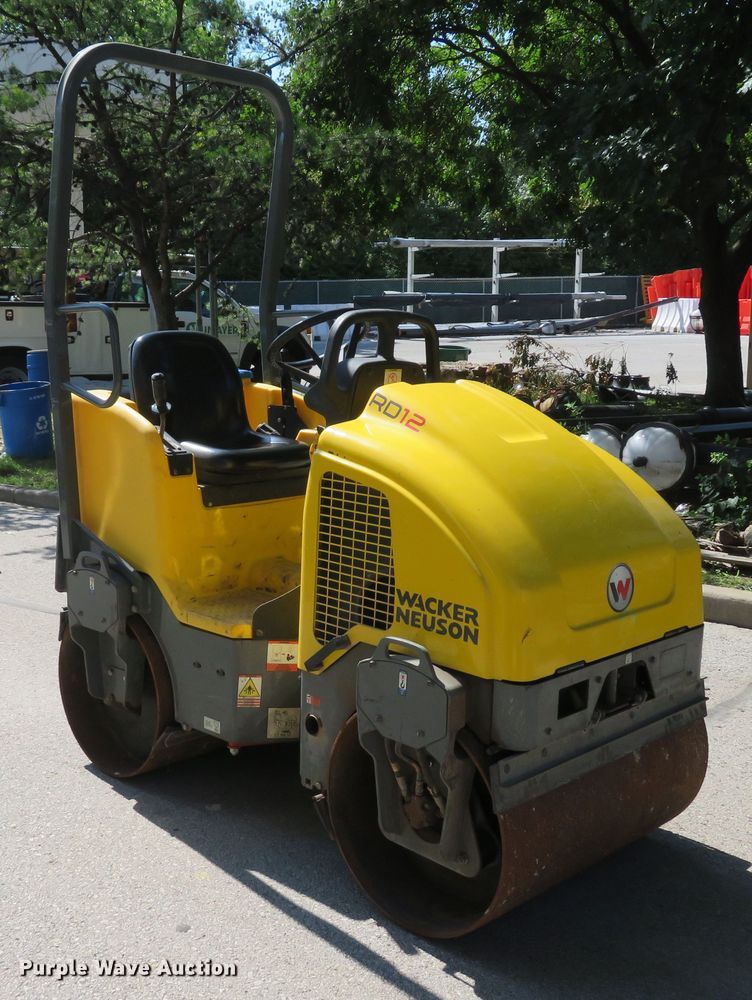 image for item FB9811 2009 Wacker Neuson RD12A  double drum roller