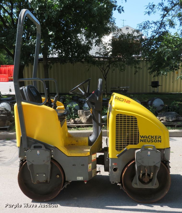 image for item FB9811 2009 Wacker Neuson RD12A  double drum roller