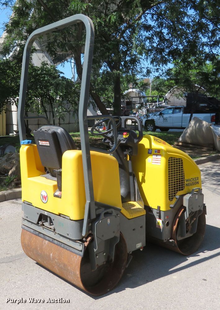 image for item FB9811 2009 Wacker Neuson RD12A  double drum roller