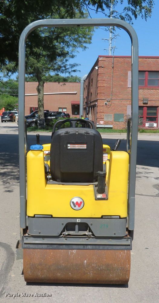 image for item FB9811 2009 Wacker Neuson RD12A  double drum roller