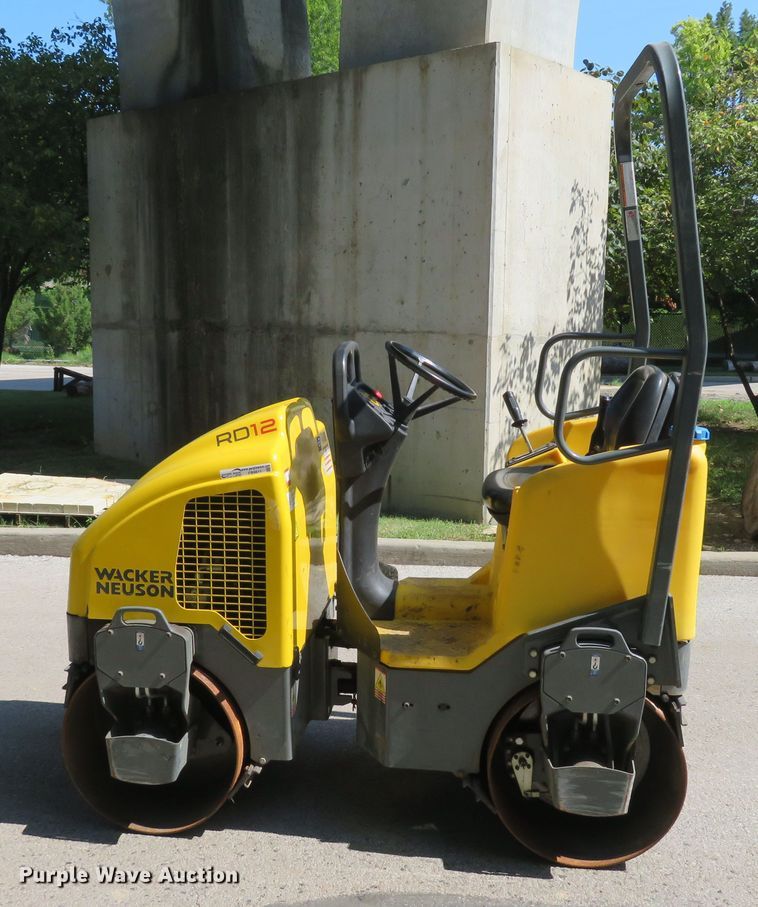 image for item FB9811 2009 Wacker Neuson RD12A  double drum roller