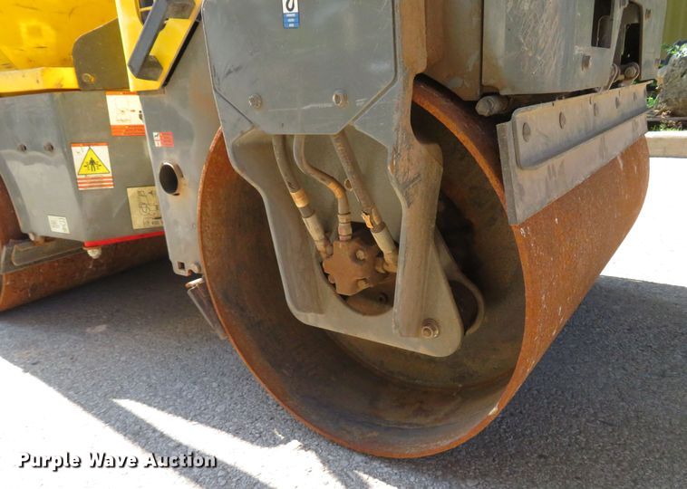 image for item FB9811 2009 Wacker Neuson RD12A  double drum roller