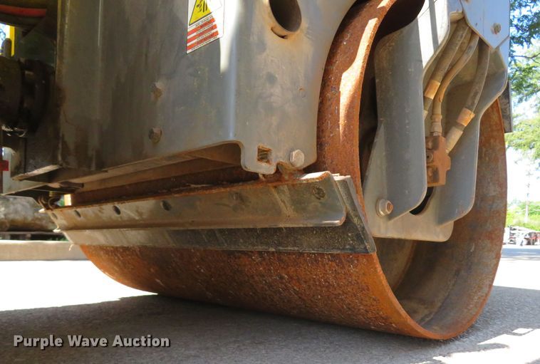 image for item FB9811 2009 Wacker Neuson RD12A  double drum roller