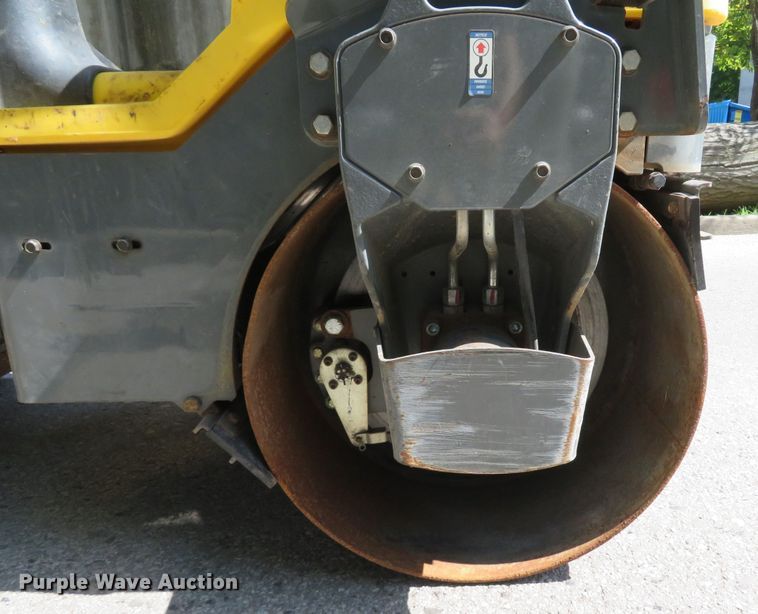 image for item FB9811 2009 Wacker Neuson RD12A  double drum roller
