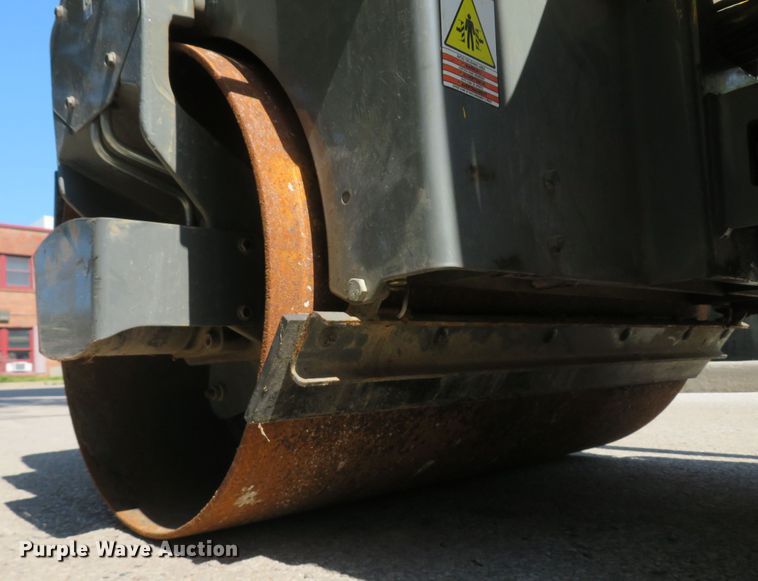 image for item FB9811 2009 Wacker Neuson RD12A  double drum roller