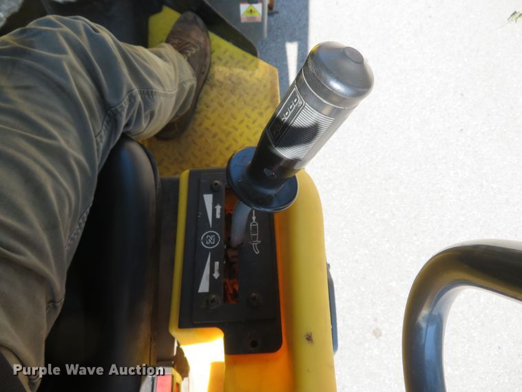 image for item FB9811 2009 Wacker Neuson RD12A  double drum roller