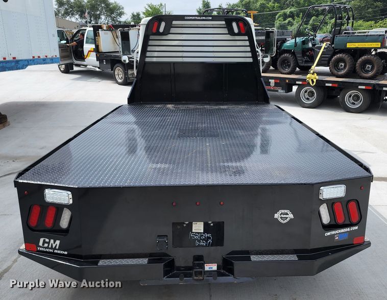 image for item JB9044 2000 International 4700  flatbed truck