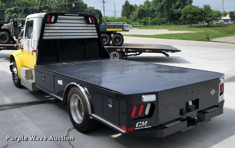 image for item JB9044 2000 International 4700  flatbed truck