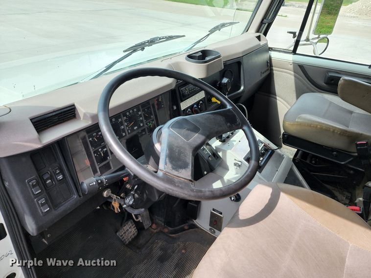 image for item JB9044 2000 International 4700  flatbed truck